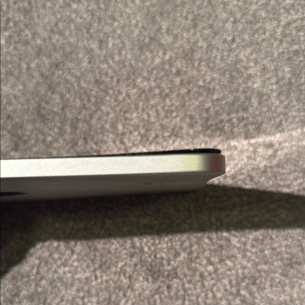 COPY - Apple Silver Ipad 10th gen